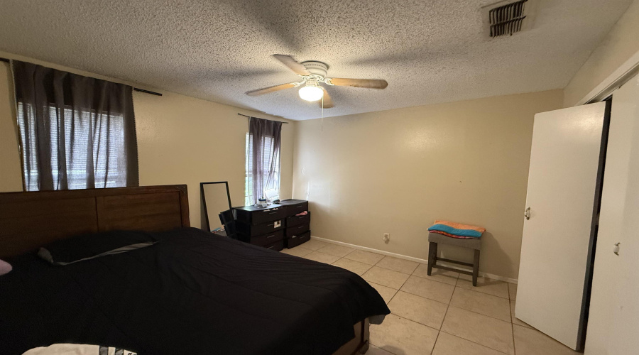 100 Hillside Rd, LAREDO, Texas 78041, 2 Bedrooms Bedrooms, 3 Rooms Rooms,1 BathroomBathrooms,Residential,For Sale,100 Hillside Rd,20254693