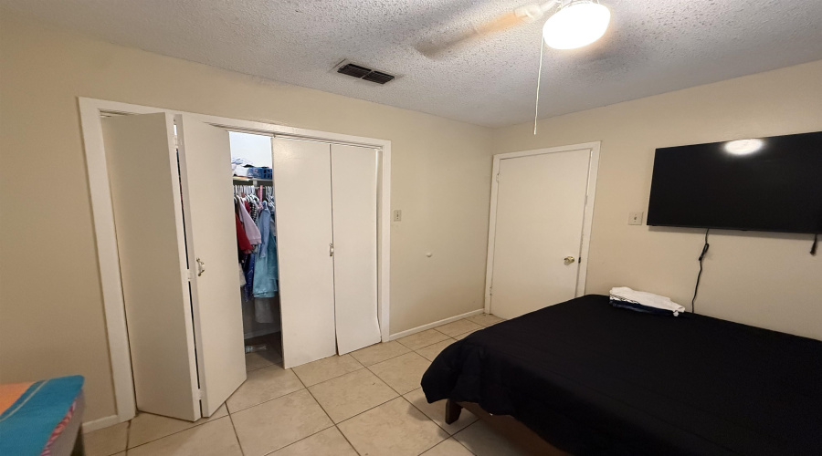 100 Hillside Rd, LAREDO, Texas 78041, 2 Bedrooms Bedrooms, 3 Rooms Rooms,1 BathroomBathrooms,Residential,For Sale,100 Hillside Rd,20254693