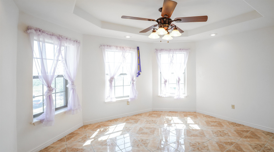 245 Lake Powell Dr, LAREDO, Texas 78041, 6 Bedrooms Bedrooms, 9 Rooms Rooms,4 BathroomsBathrooms,Residential,For Sale,245 Lake Powell Dr,20254694