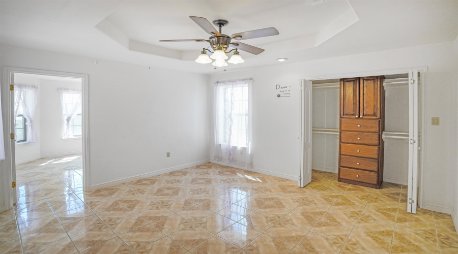 245 Lake Powell Dr, LAREDO, Texas 78041, 6 Bedrooms Bedrooms, 9 Rooms Rooms,4 BathroomsBathrooms,Residential,For Sale,245 Lake Powell Dr,20254694