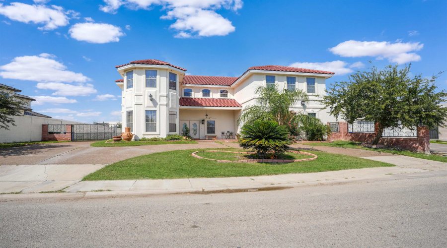 245 Lake Powell Dr, LAREDO, Texas 78041, 6 Bedrooms Bedrooms, 9 Rooms Rooms,4 BathroomsBathrooms,Residential,For Sale,245 Lake Powell Dr,20254694