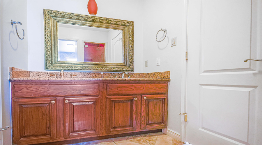 245 Lake Powell Dr, LAREDO, Texas 78041, 6 Bedrooms Bedrooms, 9 Rooms Rooms,4 BathroomsBathrooms,Residential,For Sale,245 Lake Powell Dr,20254694