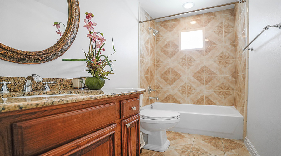 245 Lake Powell Dr, LAREDO, Texas 78041, 6 Bedrooms Bedrooms, 9 Rooms Rooms,4 BathroomsBathrooms,Residential,For Sale,245 Lake Powell Dr,20254694