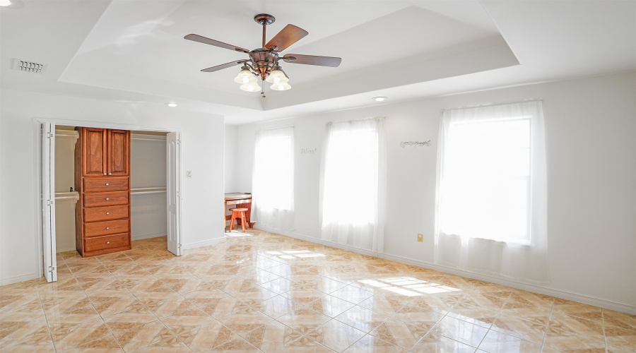 245 Lake Powell Dr, LAREDO, Texas 78041, 6 Bedrooms Bedrooms, 9 Rooms Rooms,4 BathroomsBathrooms,Residential,For Sale,245 Lake Powell Dr,20254694