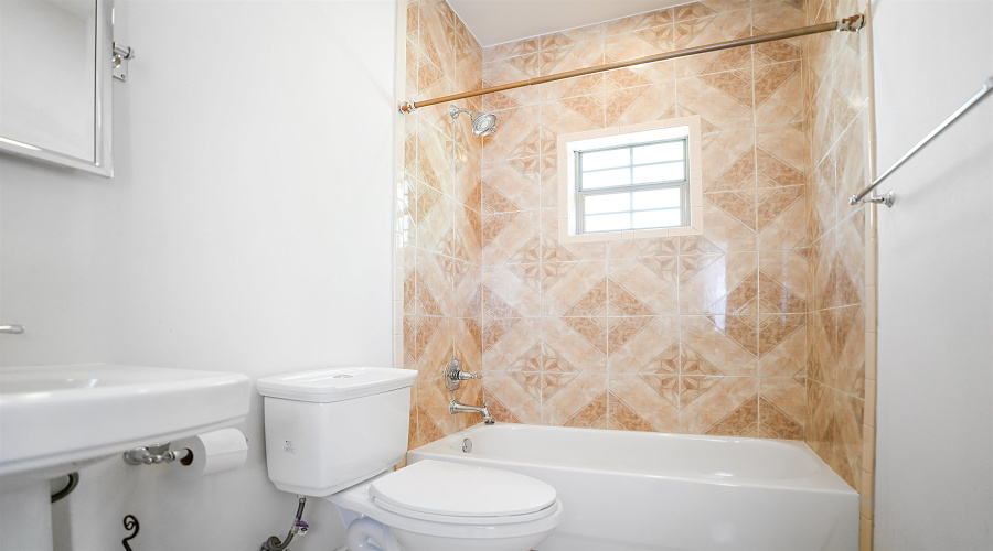 245 Lake Powell Dr, LAREDO, Texas 78041, 6 Bedrooms Bedrooms, 9 Rooms Rooms,4 BathroomsBathrooms,Residential,For Sale,245 Lake Powell Dr,20254694