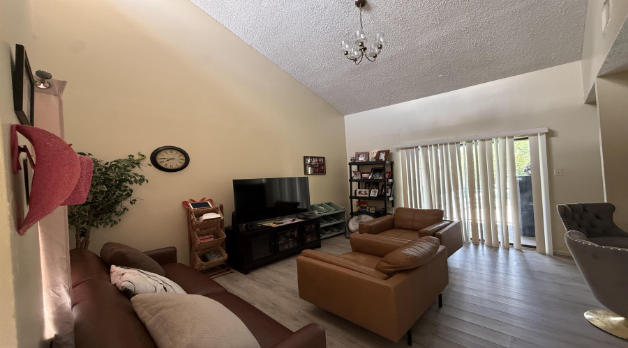 100 Hillside Rd, LAREDO, Texas 78041, 1 Bedroom Bedrooms, 3 Rooms Rooms,1 BathroomBathrooms,Residential,For Sale,100 Hillside Rd,20254695