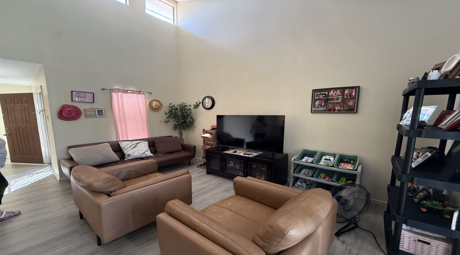 100 Hillside Rd, LAREDO, Texas 78041, 1 Bedroom Bedrooms, 3 Rooms Rooms,1 BathroomBathrooms,Residential,For Sale,100 Hillside Rd,20254695