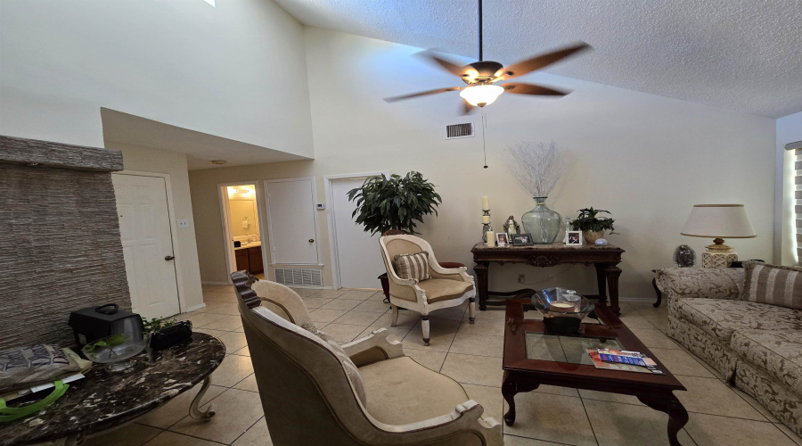 100 Hillside Rd, LAREDO, Texas 78041, 2 Bedrooms Bedrooms, 3 Rooms Rooms,1 BathroomBathrooms,Residential,For Sale,100 Hillside Rd,20254696