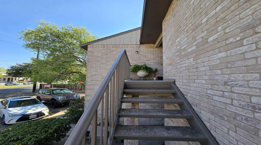 100 Hillside Rd, LAREDO, Texas 78041, 2 Bedrooms Bedrooms, 3 Rooms Rooms,1 BathroomBathrooms,Residential,For Sale,100 Hillside Rd,20254696