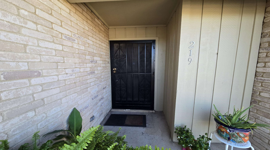 100 Hillside Rd, LAREDO, Texas 78041, 2 Bedrooms Bedrooms, 3 Rooms Rooms,1 BathroomBathrooms,Residential,For Sale,100 Hillside Rd,20254696