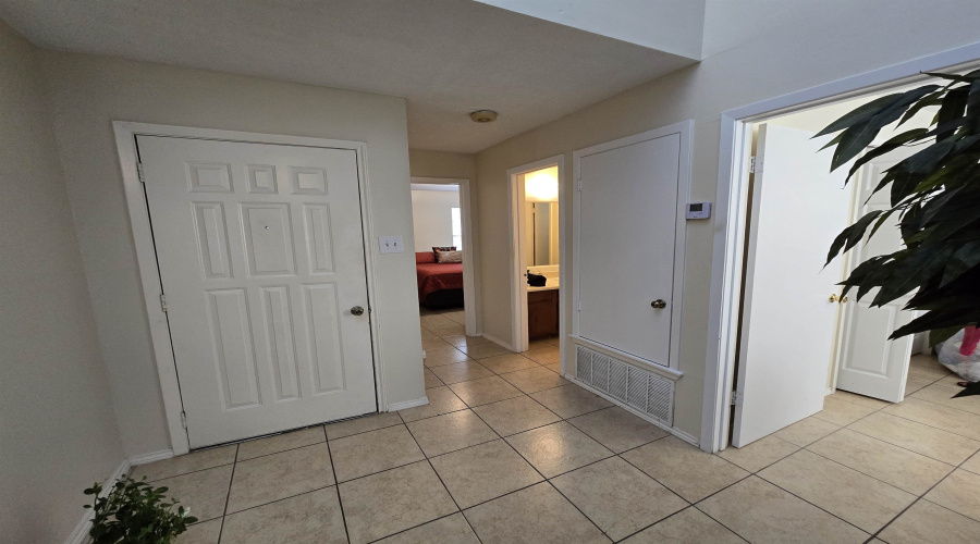 100 Hillside Rd, LAREDO, Texas 78041, 2 Bedrooms Bedrooms, 3 Rooms Rooms,1 BathroomBathrooms,Residential,For Sale,100 Hillside Rd,20254696