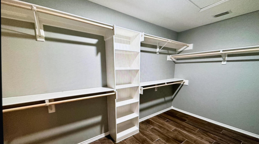 5511 Belmont Dr., Laredo, Texas 78046, 3 Bedrooms Bedrooms, 6 Rooms Rooms,2 BathroomsBathrooms,Residential,For Sale,5511 Belmont Dr.,20254697