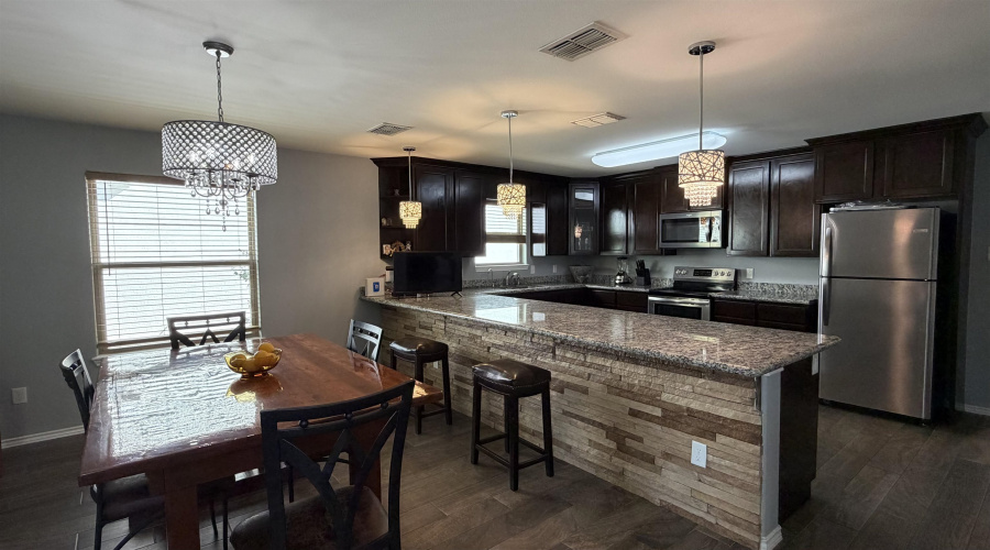 5511 Belmont Dr., Laredo, Texas 78046, 3 Bedrooms Bedrooms, 6 Rooms Rooms,2 BathroomsBathrooms,Residential,For Sale,5511 Belmont Dr.,20254697