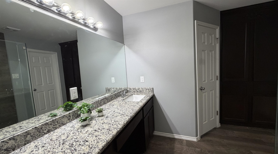 5511 Belmont Dr., Laredo, Texas 78046, 3 Bedrooms Bedrooms, 6 Rooms Rooms,2 BathroomsBathrooms,Residential,For Sale,5511 Belmont Dr.,20254697