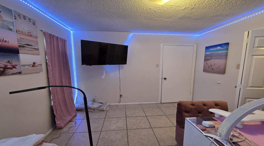 100 Hillside Rd, LAREDO, Texas 78041, 2 Bedrooms Bedrooms, 3 Rooms Rooms,1 BathroomBathrooms,Residential,For Sale,100 Hillside Rd,20254698