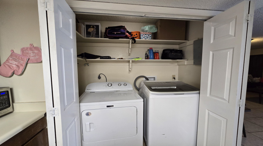 100 Hillside Rd, LAREDO, Texas 78041, 2 Bedrooms Bedrooms, 3 Rooms Rooms,1 BathroomBathrooms,Residential,For Sale,100 Hillside Rd,20254698