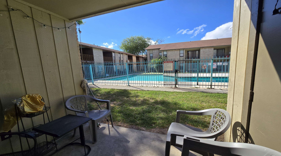 100 Hillside Rd, LAREDO, Texas 78041, 2 Bedrooms Bedrooms, 3 Rooms Rooms,1 BathroomBathrooms,Residential,For Sale,100 Hillside Rd,20254698