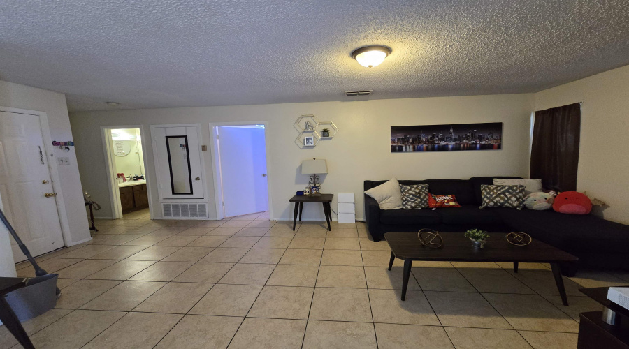 100 Hillside Rd, LAREDO, Texas 78041, 2 Bedrooms Bedrooms, 3 Rooms Rooms,1 BathroomBathrooms,Residential,For Sale,100 Hillside Rd,20254698