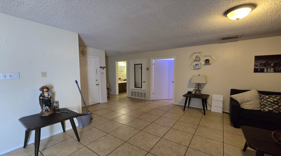 100 Hillside Rd, LAREDO, Texas 78041, 2 Bedrooms Bedrooms, 3 Rooms Rooms,1 BathroomBathrooms,Residential,For Sale,100 Hillside Rd,20254698