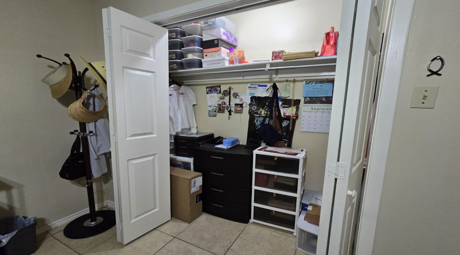 100 Hillside Rd, LAREDO, Texas 78041, 1 Bedroom Bedrooms, 3 Rooms Rooms,1 BathroomBathrooms,Residential,For Sale,100 Hillside Rd,20254699