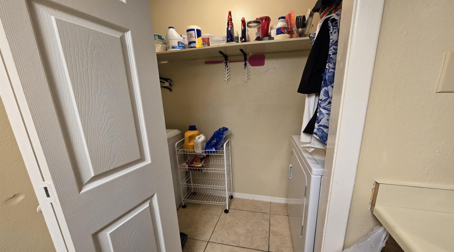 100 Hillside Rd, LAREDO, Texas 78041, 1 Bedroom Bedrooms, 3 Rooms Rooms,1 BathroomBathrooms,Residential,For Sale,100 Hillside Rd,20254699