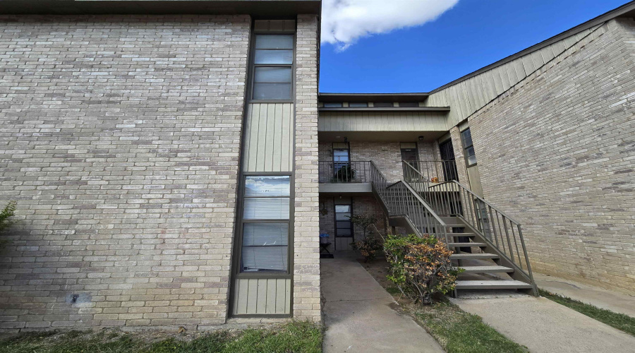 100 Hillside Rd, LAREDO, Texas 78041, 1 Bedroom Bedrooms, 3 Rooms Rooms,1 BathroomBathrooms,Residential,For Sale,100 Hillside Rd,20254699