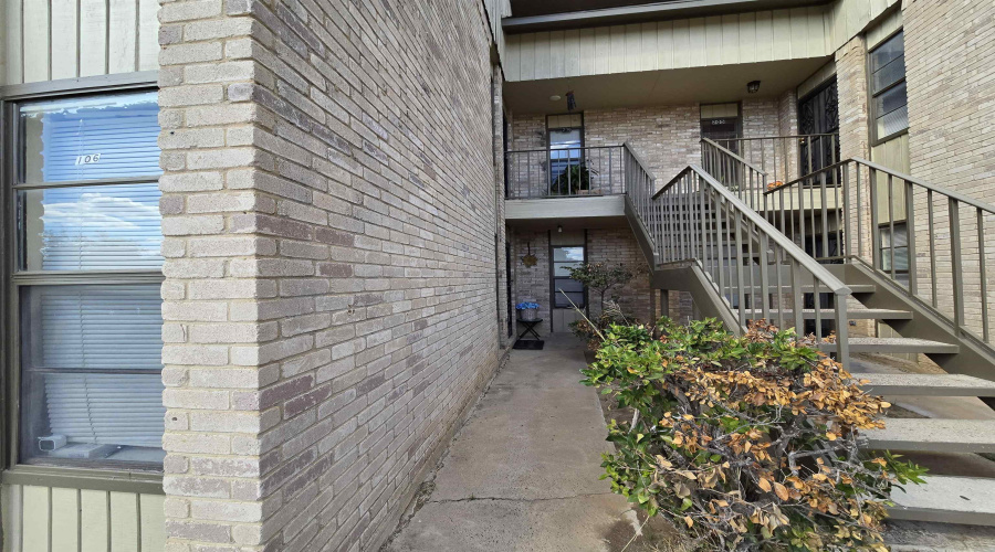 100 Hillside Rd, LAREDO, Texas 78041, 1 Bedroom Bedrooms, 3 Rooms Rooms,1 BathroomBathrooms,Residential,For Sale,100 Hillside Rd,20254699