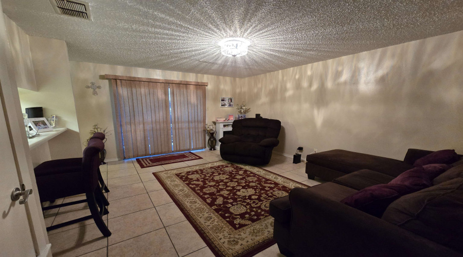 100 Hillside Rd, LAREDO, Texas 78041, 1 Bedroom Bedrooms, 3 Rooms Rooms,1 BathroomBathrooms,Residential,For Sale,100 Hillside Rd,20254699
