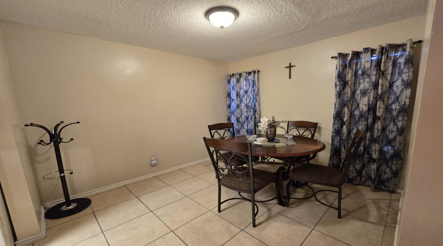 100 Hillside Rd, LAREDO, Texas 78041, 1 Bedroom Bedrooms, 3 Rooms Rooms,1 BathroomBathrooms,Residential,For Sale,100 Hillside Rd,20254699