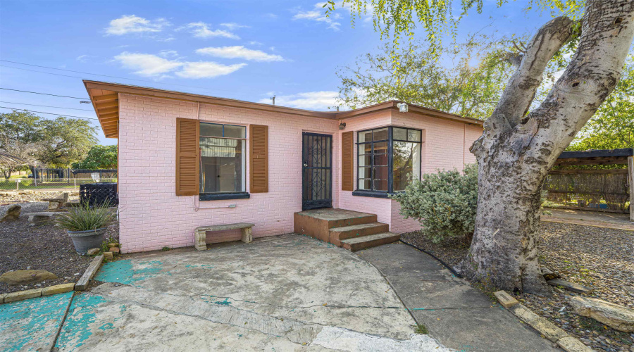 1820 Aldama St, Laredo, Texas 78043, 3 Bedrooms Bedrooms, 5 Rooms Rooms,1 BathroomBathrooms,Residential,For Rent,1820 Aldama St,20254703 1820 Aldama St, Laredo, Texas 78043, 3 Bedrooms Bedrooms, 5 Rooms Rooms,1 BathroomBathrooms,Residential,For Rent,1820 Aldama St,20254703