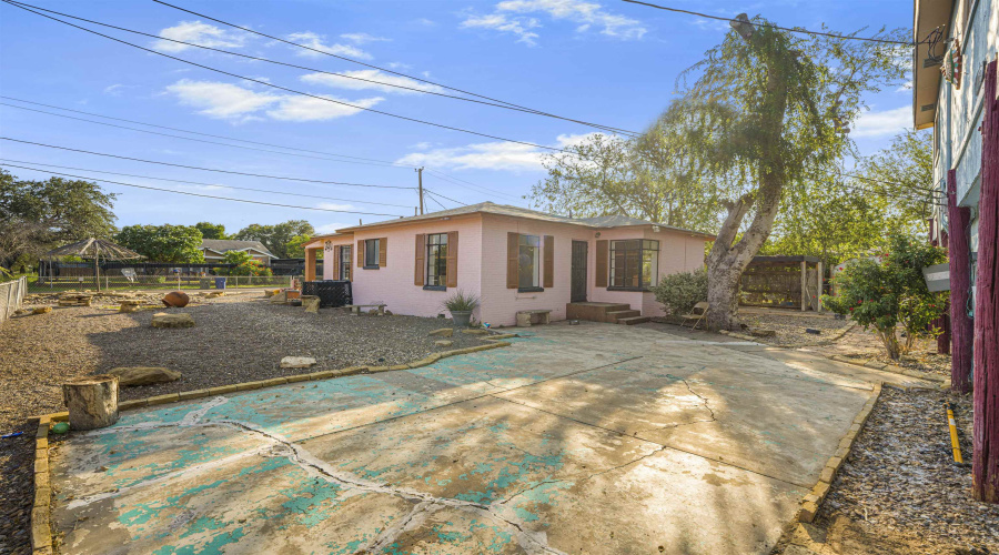 1820 Aldama St, Laredo, Texas 78043, 3 Bedrooms Bedrooms, 5 Rooms Rooms,1 BathroomBathrooms,Residential,For Rent,1820 Aldama St,20254703 1820 Aldama St, Laredo, Texas 78043, 3 Bedrooms Bedrooms, 5 Rooms Rooms,1 BathroomBathrooms,Residential,For Rent,1820 Aldama St,20254703