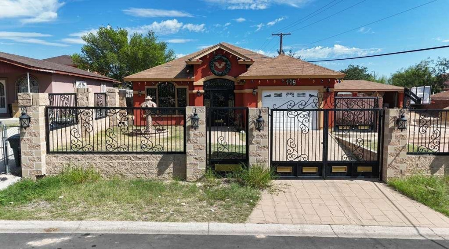 119 Otanes Ave, Laredo, Texas 78045, 4 Bedrooms Bedrooms, 6 Rooms Rooms,2 BathroomsBathrooms,Residential,For Sale,119 Otanes Ave,20254707