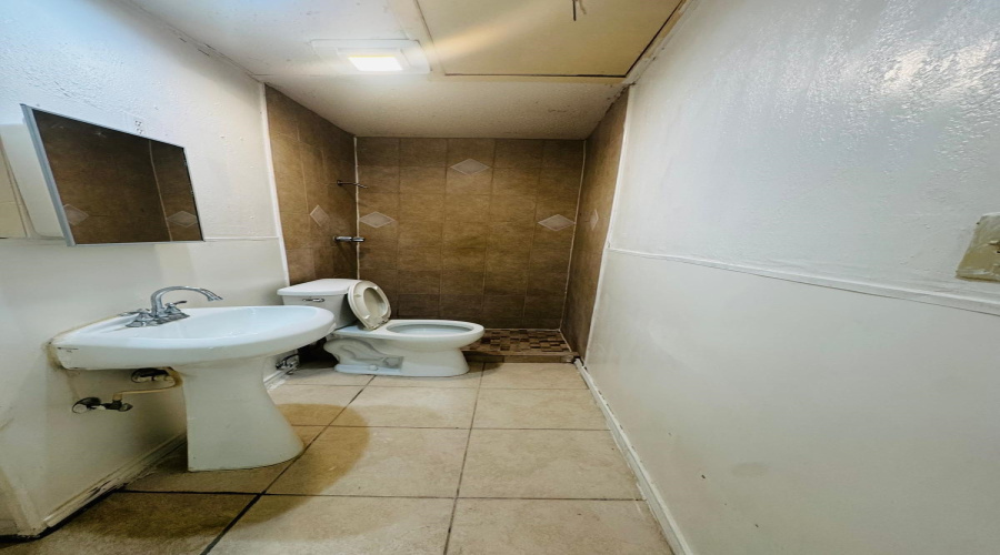 1004 Clark Blvd, laredo, Texas 78040, 4 Bedrooms Bedrooms, 6 Rooms Rooms,3 BathroomsBathrooms,Residential,For Rent,1004 Clark Blvd,20254708 1004 Clark Blvd, laredo, Texas 78040, 4 Bedrooms Bedrooms, 6 Rooms Rooms,3 BathroomsBathrooms,Residential,For Rent,1004 Clark Blvd,20254708