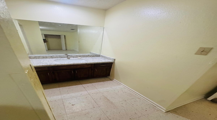 1004 Clark Blvd, laredo, Texas 78040, 4 Bedrooms Bedrooms, 6 Rooms Rooms,3 BathroomsBathrooms,Residential,For Rent,1004 Clark Blvd,20254708 1004 Clark Blvd, laredo, Texas 78040, 4 Bedrooms Bedrooms, 6 Rooms Rooms,3 BathroomsBathrooms,Residential,For Rent,1004 Clark Blvd,20254708