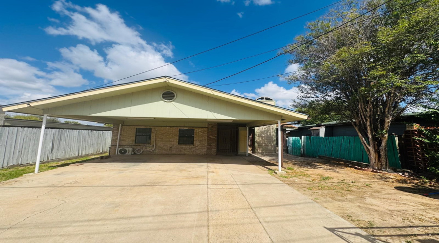1004 Clark Blvd, laredo, Texas 78040, 4 Bedrooms Bedrooms, 6 Rooms Rooms,3 BathroomsBathrooms,Residential,For Rent,1004 Clark Blvd,20254708 1004 Clark Blvd, laredo, Texas 78040, 4 Bedrooms Bedrooms, 6 Rooms Rooms,3 BathroomsBathrooms,Residential,For Rent,1004 Clark Blvd,20254708