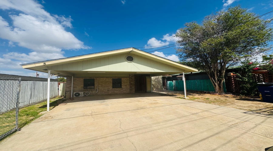 1004 Clark Blvd, laredo, Texas 78040, 4 Bedrooms Bedrooms, 6 Rooms Rooms,3 BathroomsBathrooms,Residential,For Rent,1004 Clark Blvd,20254708 1004 Clark Blvd, laredo, Texas 78040, 4 Bedrooms Bedrooms, 6 Rooms Rooms,3 BathroomsBathrooms,Residential,For Rent,1004 Clark Blvd,20254708