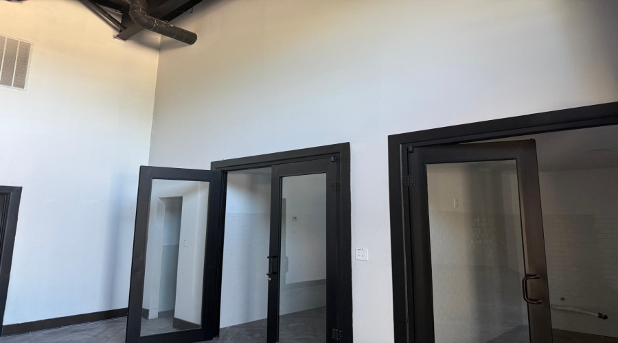 1303 International Blvd, Laredo, Texas 78045, 1 Room Rooms,2 BathroomsBathrooms,Commercial retail/office,For Sale,1303 International Blvd,20254713