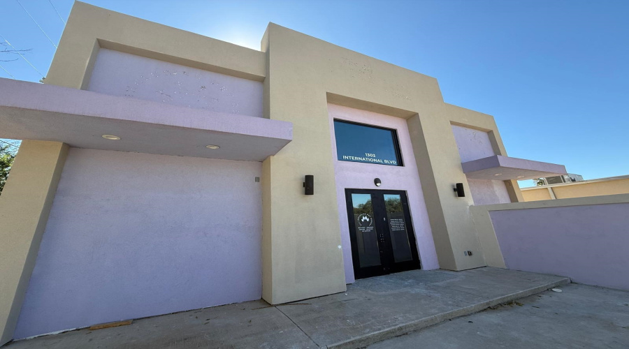 1303 International Blvd, Laredo, Texas 78045, 1 Room Rooms,2 BathroomsBathrooms,Commercial retail/office,For Sale,1303 International Blvd,20254713