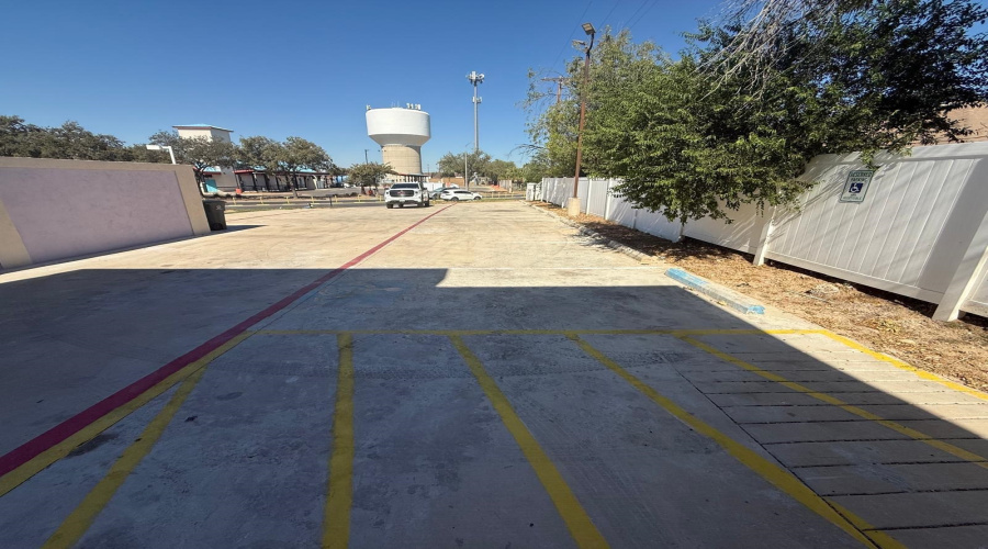 1303 International Blvd, Laredo, Texas 78045, 1 Room Rooms,2 BathroomsBathrooms,Commercial retail/office,For Sale,1303 International Blvd,20254713