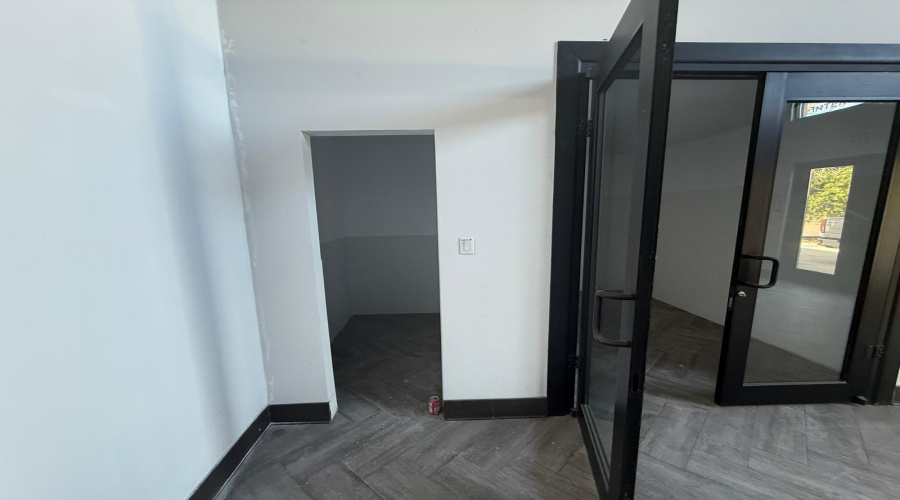 1303 International Blvd, Laredo, Texas 78045, 1 Room Rooms,2 BathroomsBathrooms,Commercial retail/office,For Sale,1303 International Blvd,20254713