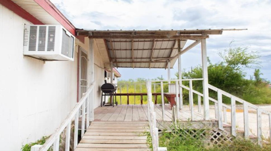 103 N Avenue G, Bruni, Texas 78344, 1 Room Rooms,1 BathroomBathrooms,Commercial retail/office,For Sale,103 N Avenue G,20254715