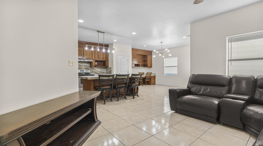 106 Yellow Oak Ave, laredo, Texas 78045, 3 Bedrooms Bedrooms, 7 Rooms Rooms,2 BathroomsBathrooms,Residential,For Sale,106 Yellow Oak Ave,20254710