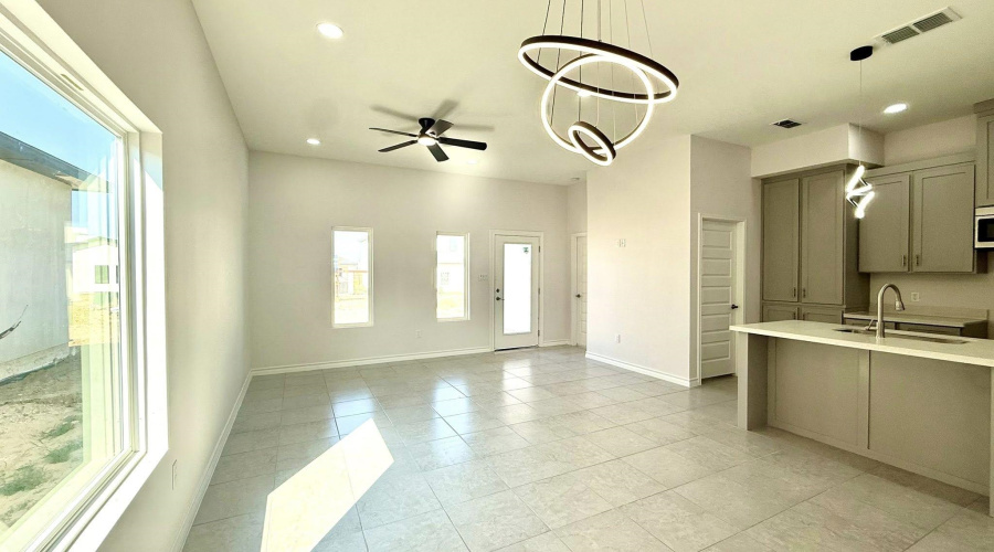 5808 Tavo Dr., Laredo, Texas 78045, 3 Bedrooms Bedrooms, 5 Rooms Rooms,2 BathroomsBathrooms,Residential,For Sale,5808 Tavo Dr.,20254724