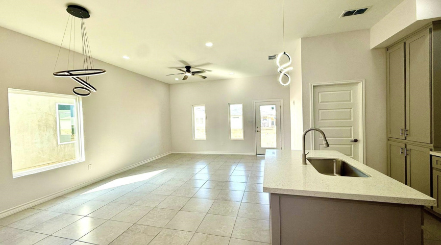 5808 Tavo Dr., Laredo, Texas 78045, 3 Bedrooms Bedrooms, 5 Rooms Rooms,2 BathroomsBathrooms,Residential,For Sale,5808 Tavo Dr.,20254724