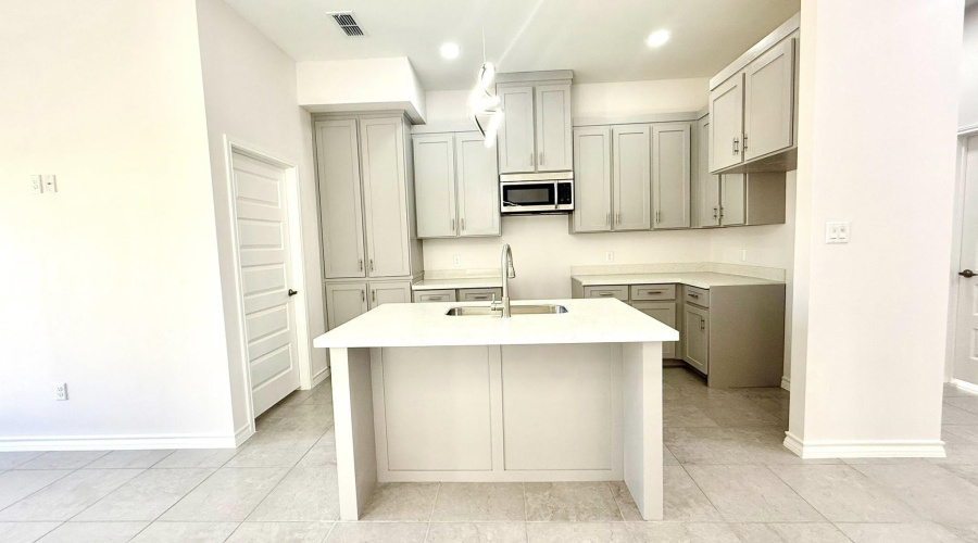 5808 Tavo Dr., Laredo, Texas 78045, 3 Bedrooms Bedrooms, 5 Rooms Rooms,2 BathroomsBathrooms,Residential,For Sale,5808 Tavo Dr.,20254724