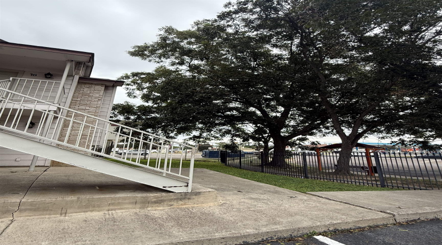 1206 International Blvd, Laredo, Texas 78045, 1 Bedroom Bedrooms, 2 Rooms Rooms,1 BathroomBathrooms,Residential,For Rent,1206 International Blvd,20254728