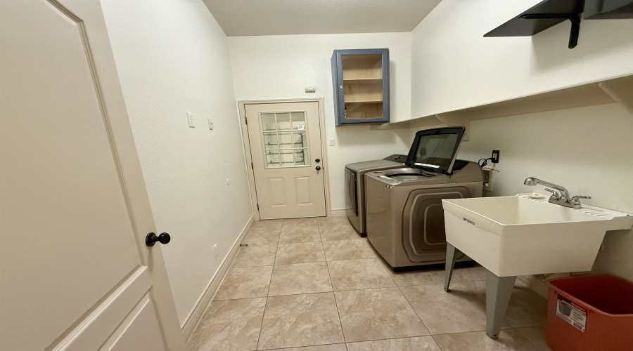 10523 Bear Creek Dr, Laredo, Texas 78045, 4 Bedrooms Bedrooms, 7 Rooms Rooms,3 BathroomsBathrooms,Residential,For Rent,10523 Bear Creek Dr,20254729