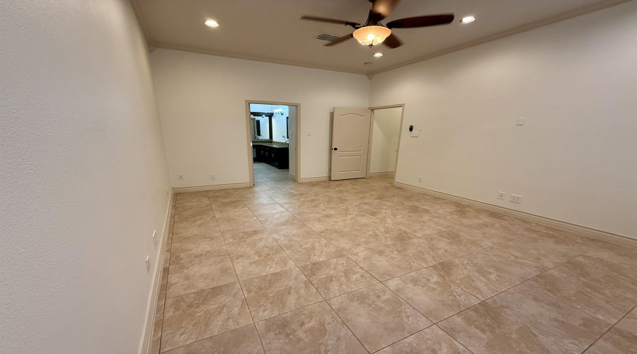 10523 Bear Creek Dr, Laredo, Texas 78045, 4 Bedrooms Bedrooms, 7 Rooms Rooms,3 BathroomsBathrooms,Residential,For Rent,10523 Bear Creek Dr,20254729