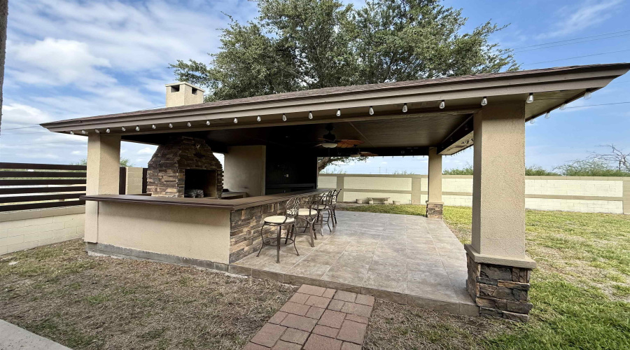 10523 Bear Creek Dr, Laredo, Texas 78045, 4 Bedrooms Bedrooms, 7 Rooms Rooms,3 BathroomsBathrooms,Residential,For Rent,10523 Bear Creek Dr,20254729