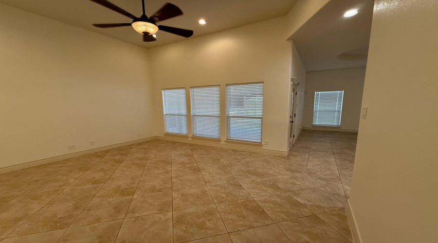 10523 Bear Creek Dr, Laredo, Texas 78045, 4 Bedrooms Bedrooms, 7 Rooms Rooms,3 BathroomsBathrooms,Residential,For Rent,10523 Bear Creek Dr,20254729